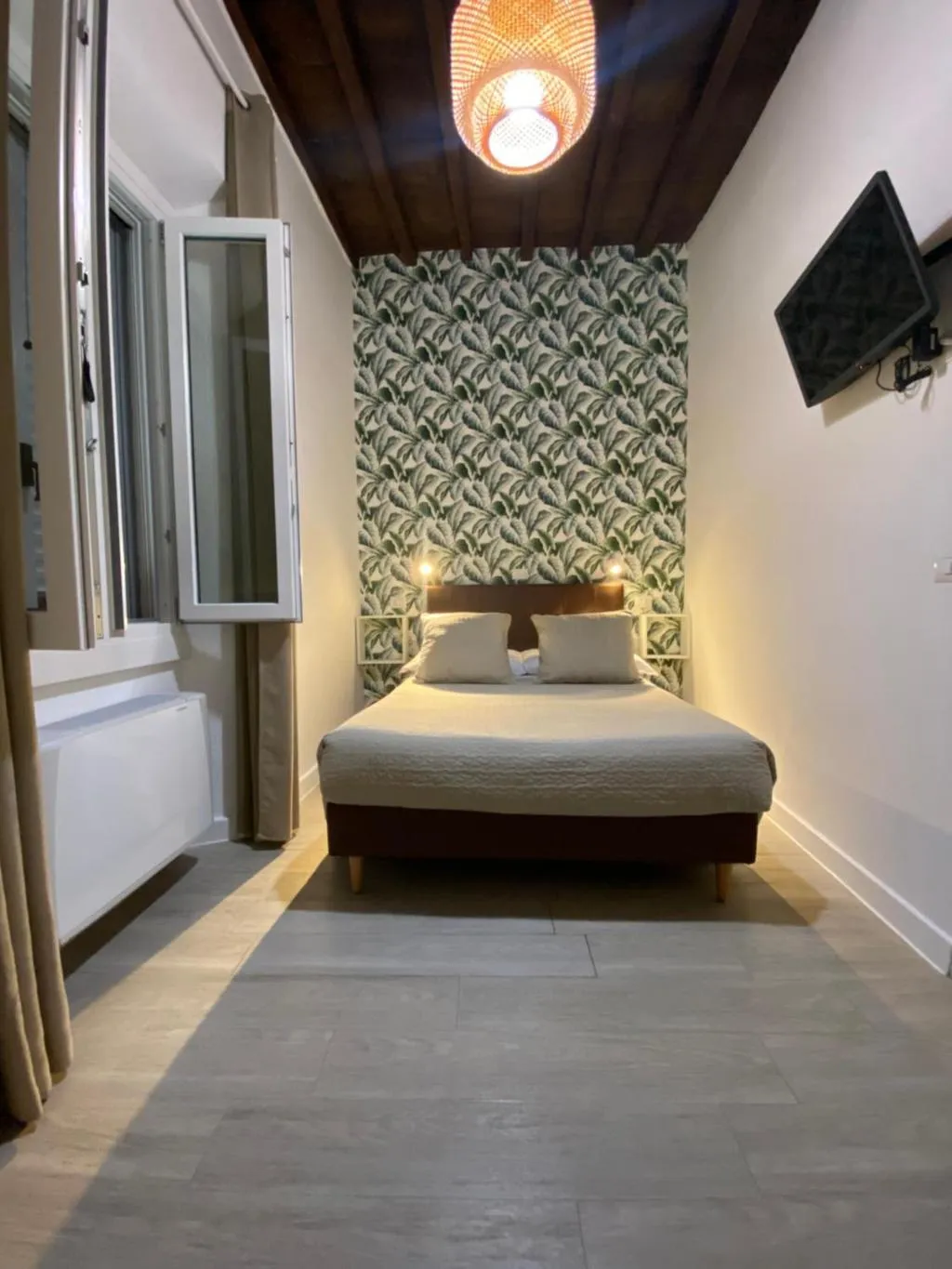 DOUBLE Shared external bathroom Room, Nella, Florence