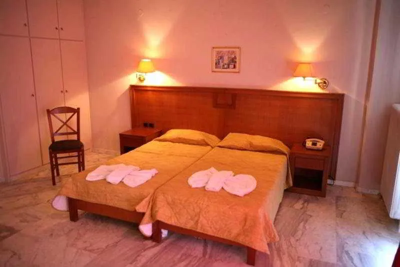 Room, Constantin, Crete