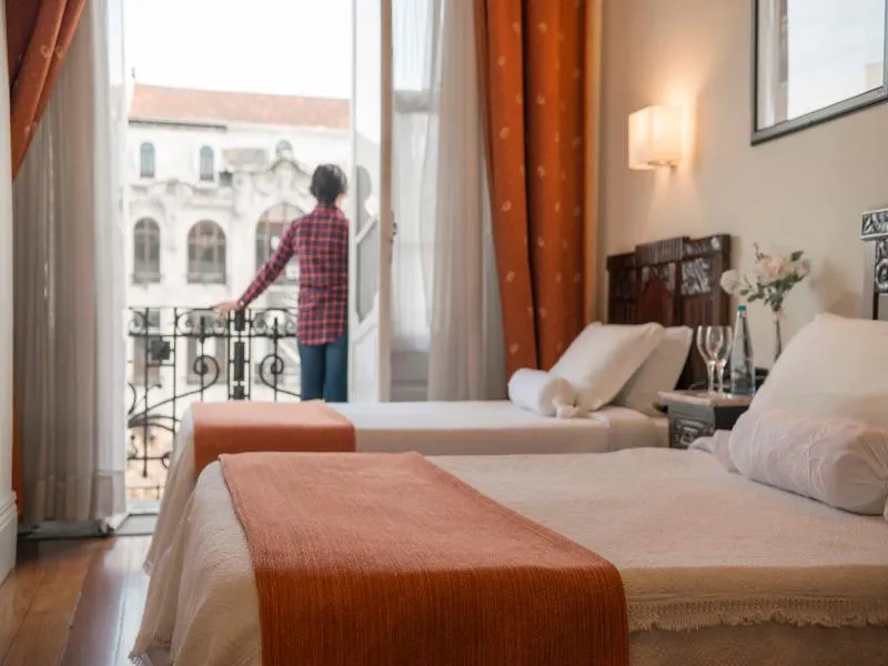 Double or Twin CAPACITY 3 Room, Aliados, Porto