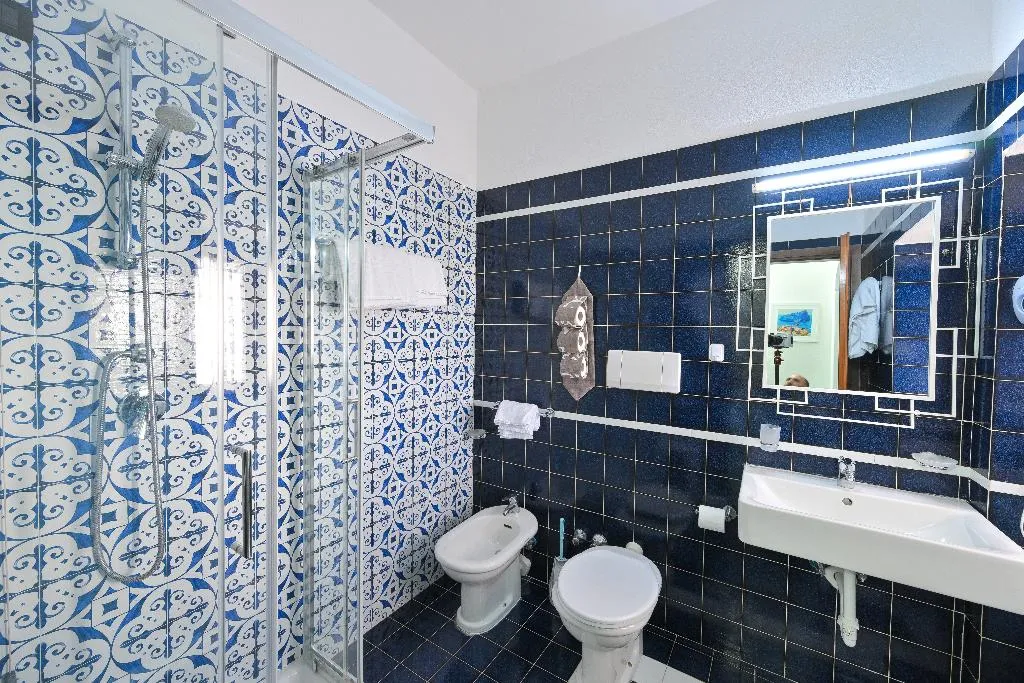 FAMILY ROOM TWO BEDROOMS ONE BATHROOM Room, Hotel Annabelle, Naples