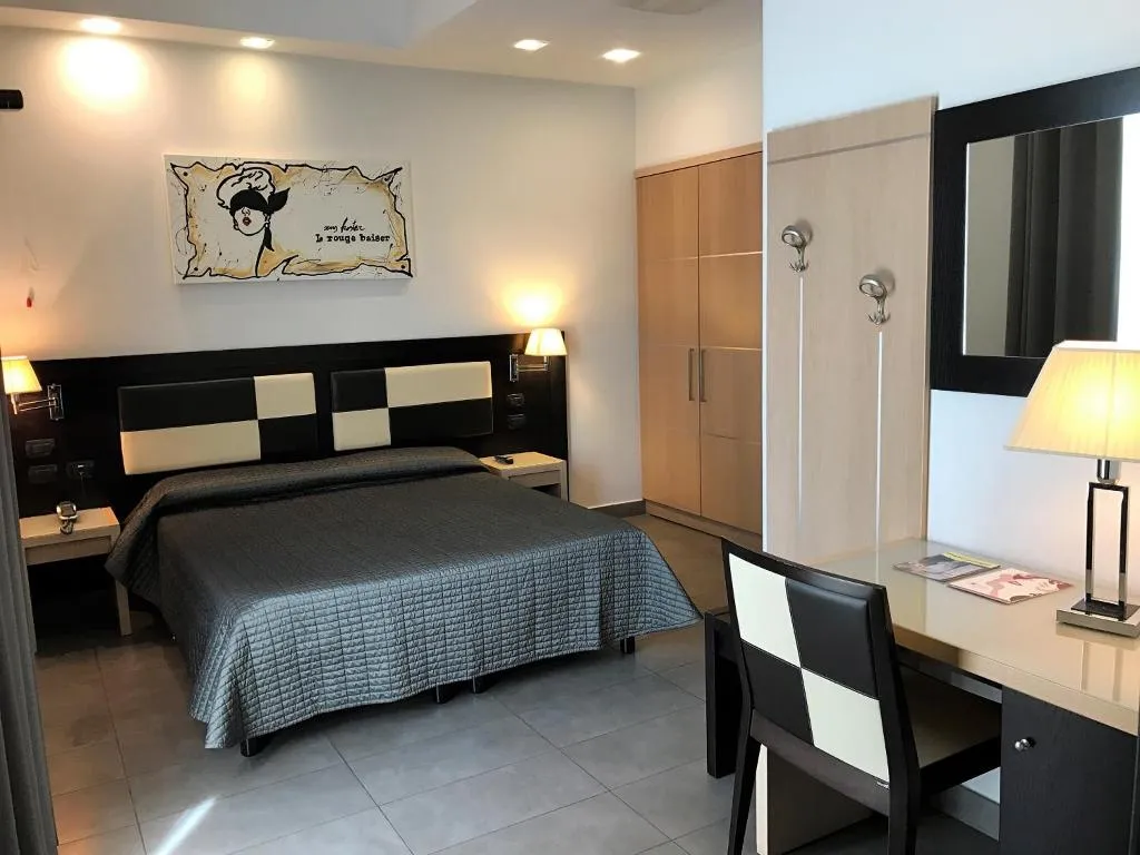 DOUBLE SUPERIOR Room, Visagi, Naples