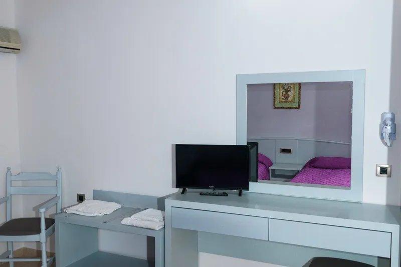 STUDIO CAPACITY 3 Room, Tom & John Center, Zante