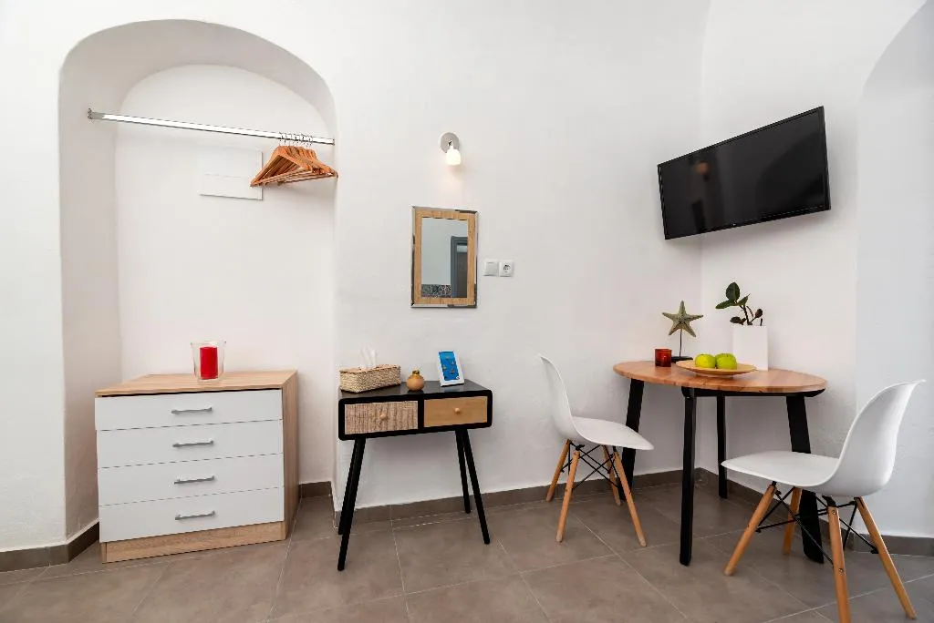 DOUBLE STANDARD Room, 1812 Caves 'n Mansion, Santorini