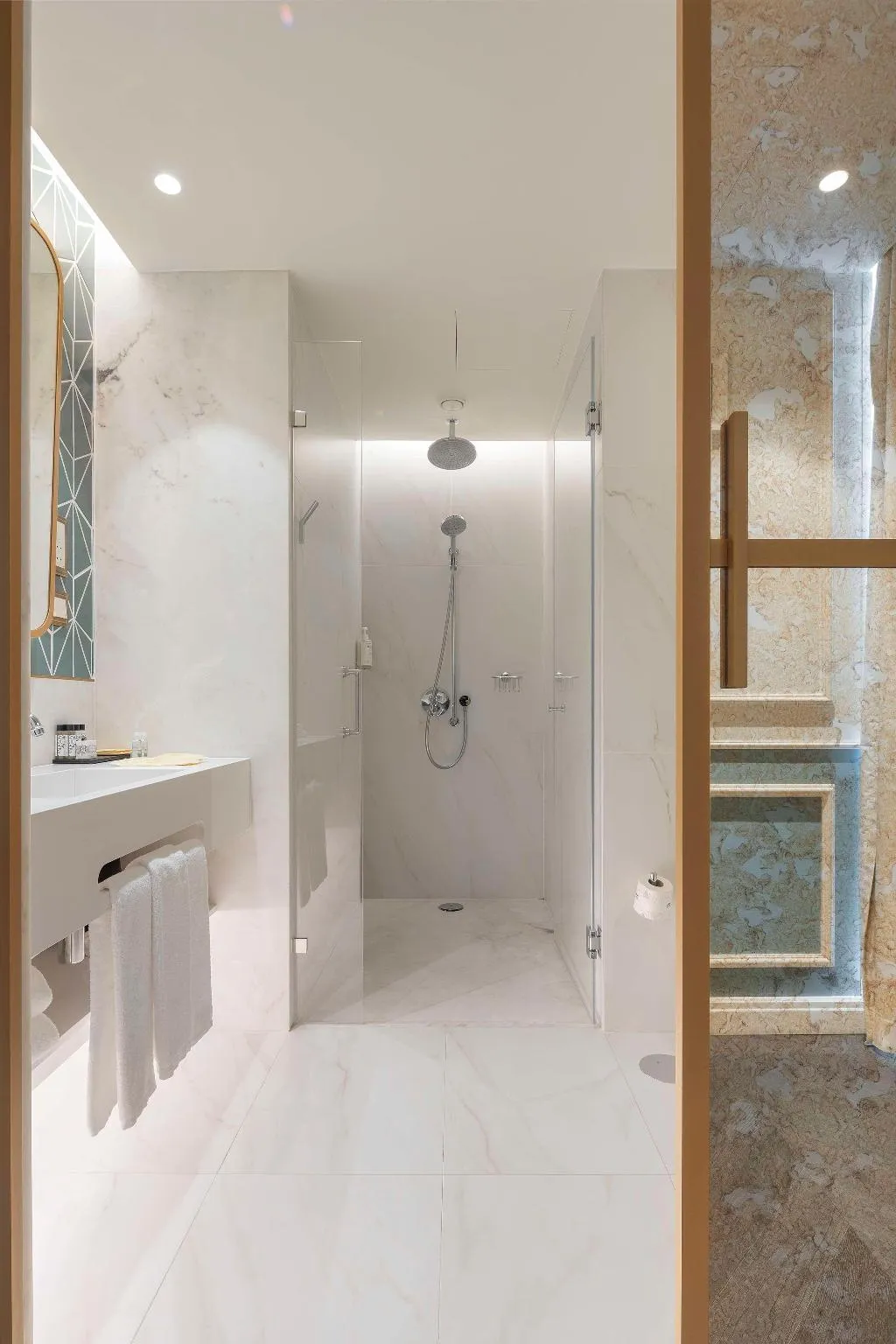 SUITE STANDARD Room, The Emerald House Lisbon, Curio Collection by Hilt, Lisbon