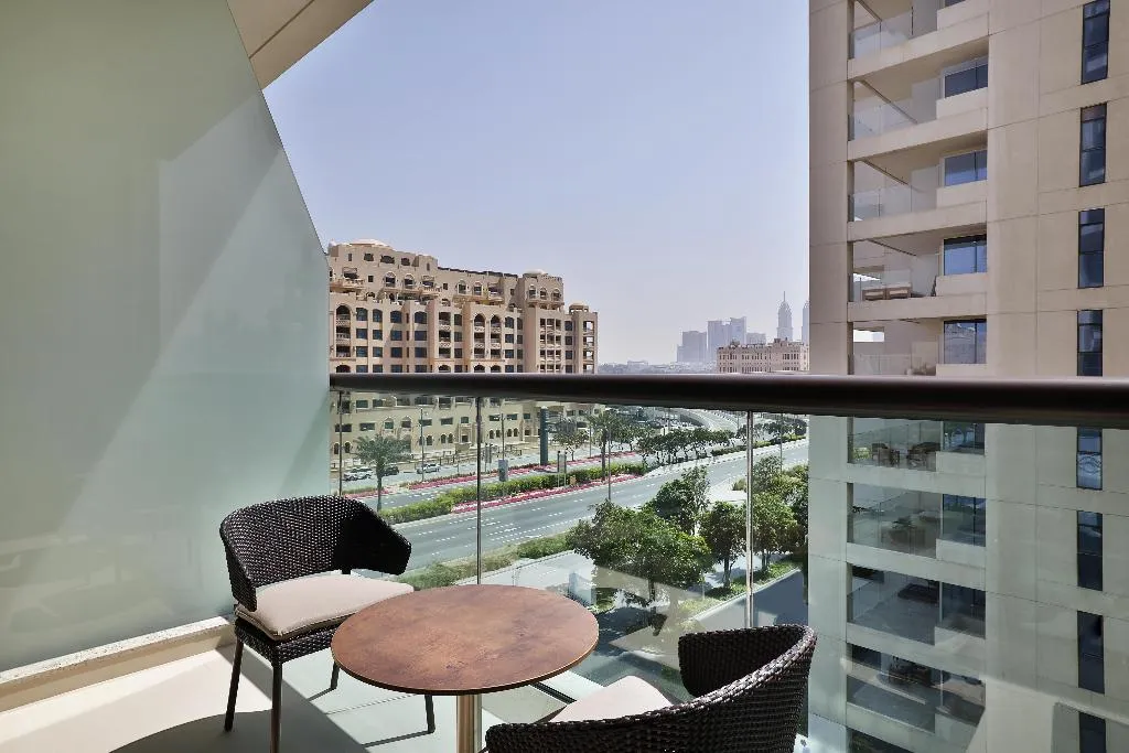 DOUBLE EXECUTIVE KING BED Room, Hilton Dubai Palm Jumeirah, Dubai