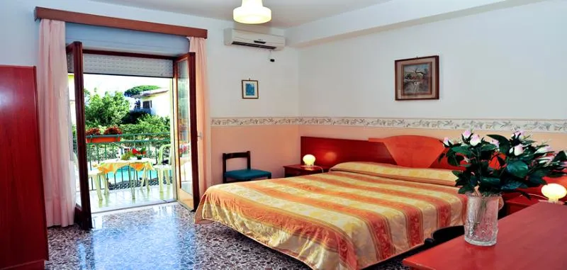 TRIPLE STANDARD Room, Hotel Isabella Sorrento, Naples