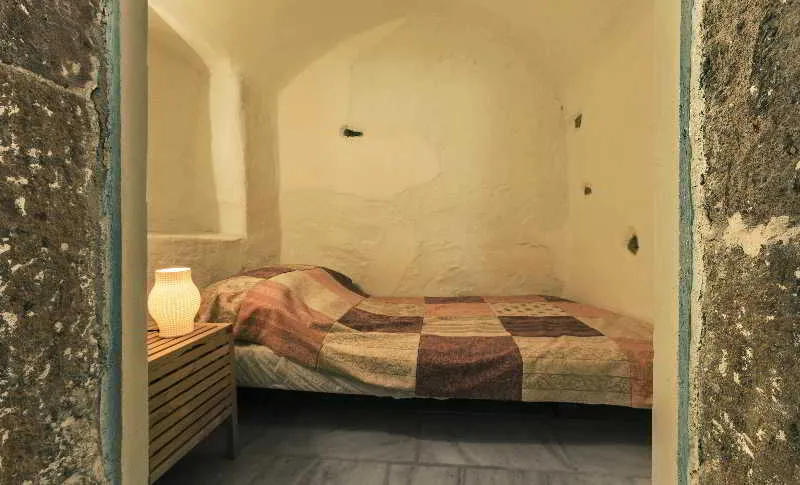 Room, Mesana Traditional Stone Houses, Santorini
