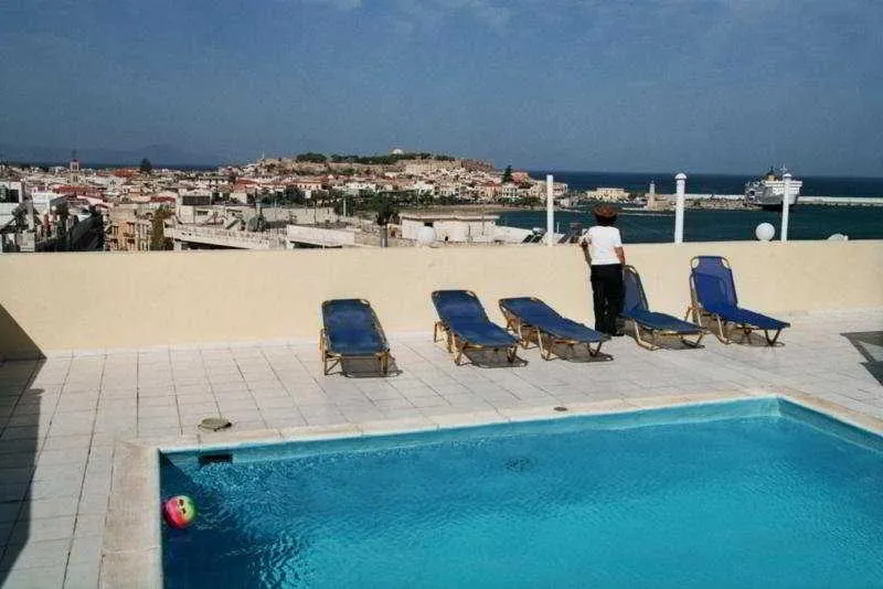Pool, Constantin, Crete