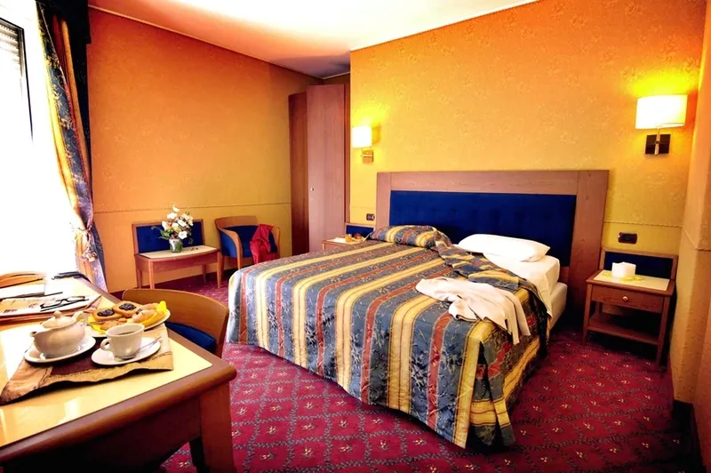General view, Hotel Des Etrangers, Milan