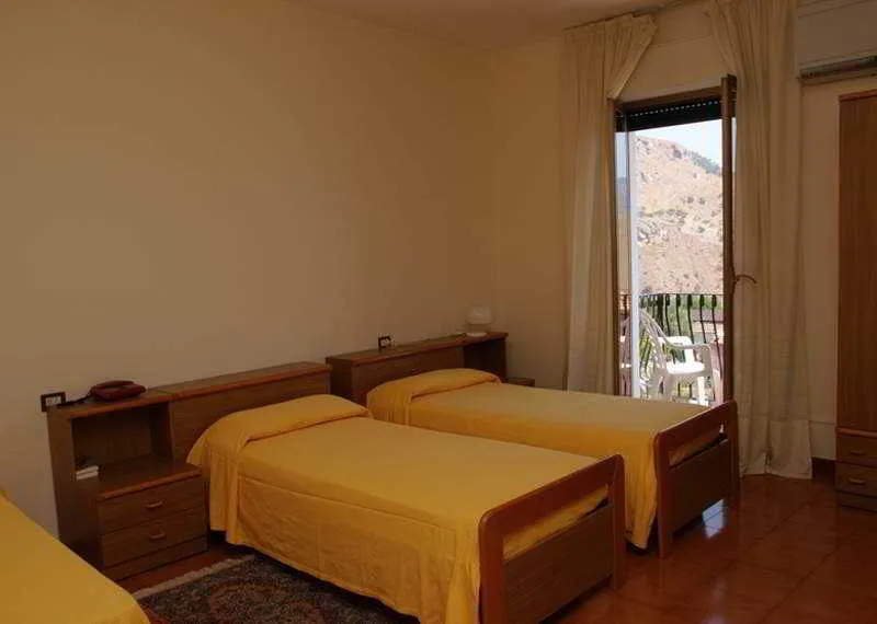 Room, Natalina, Taormina
