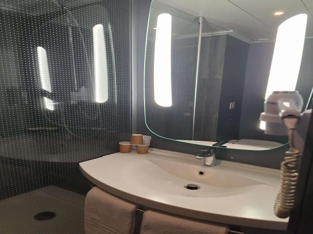 DOUBLE WITH DOUBLE BED Room, Ibis Setubal, Lisbon