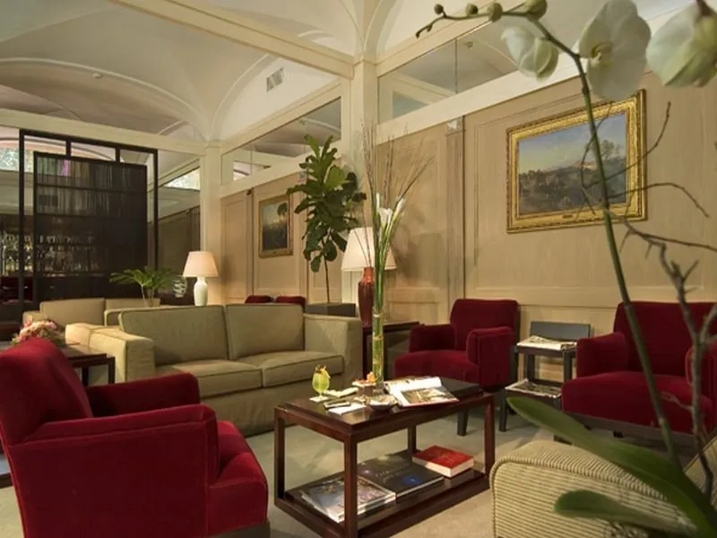 Lobby, Dei Borgognoni, Rome