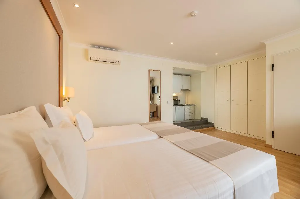 STUDIO WITH BALCONY Room, Lagoa Apartment Hotel, Algarve