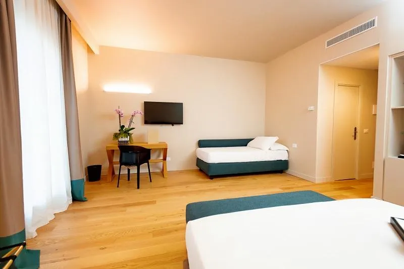 TRIPLE STANDARD Room, Hotel Politeama, Palermo