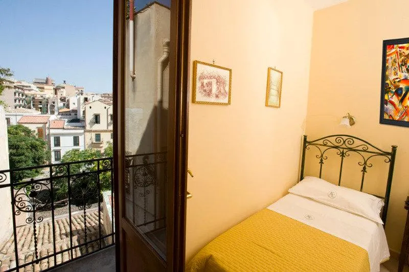 SINGLE STANDARD Room, Columbia Hotel, Palermo