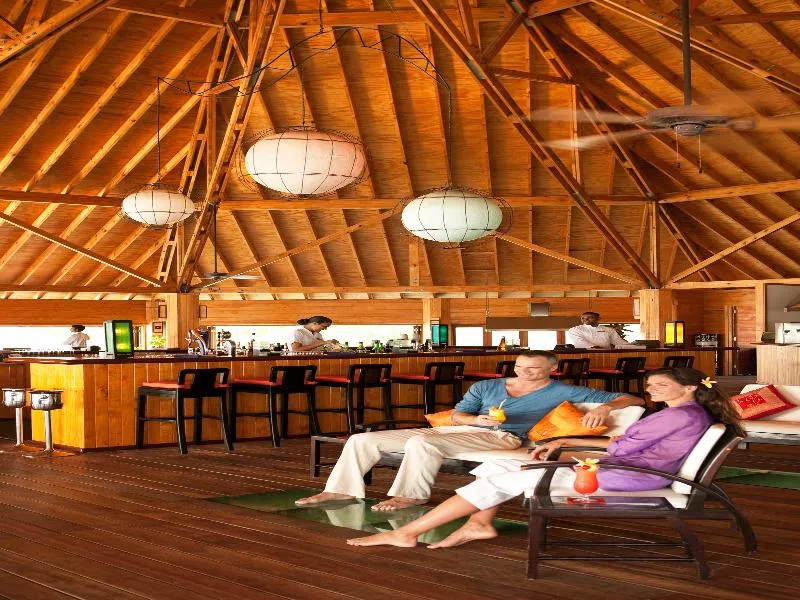 Bar, Meeru Island Resort & Spa, Male