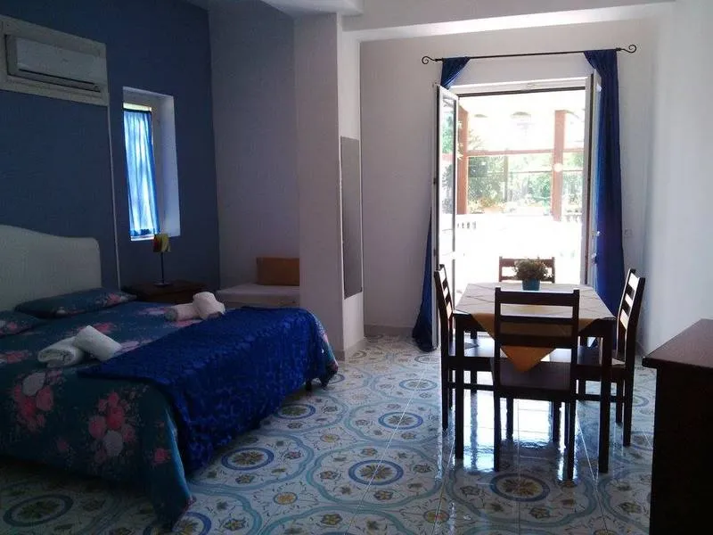 QUADRUPLE STANDARD Room, Sorrento Town Suites, Naples