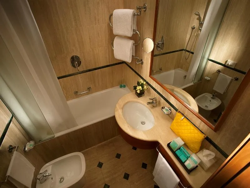 Room, Cavour, Milan