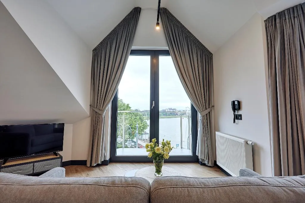 SUITE CAPACITY 3 Room, The Bridge Suites, Krakow