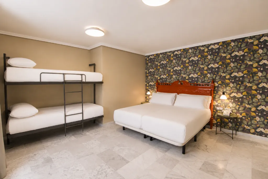 QUADRUPLE STANDARD Room, Petit Palace Puerta de Triana, Seville