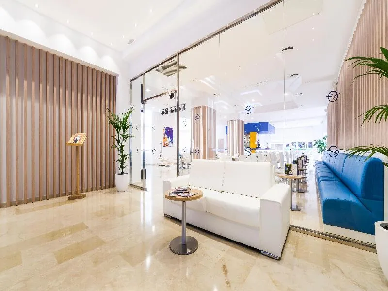 Lobby, Globales Lord Nelson, Menorca