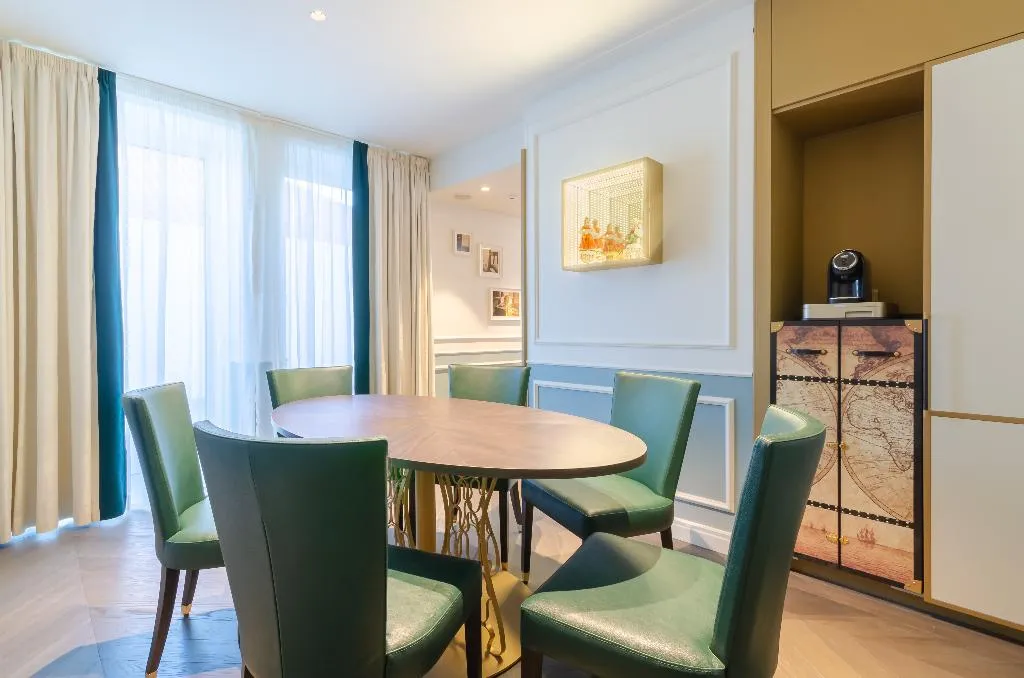 SUITE WITH TERRACE Room, The Emerald House Lisbon, Curio Collection by Hilt, Lisbon