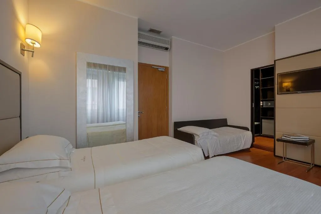 TRIPLE STANDARD Room, Ariston Hotel, Milan