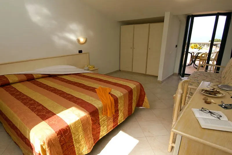 TRIPLE STANDARD Room, Eden, Naples