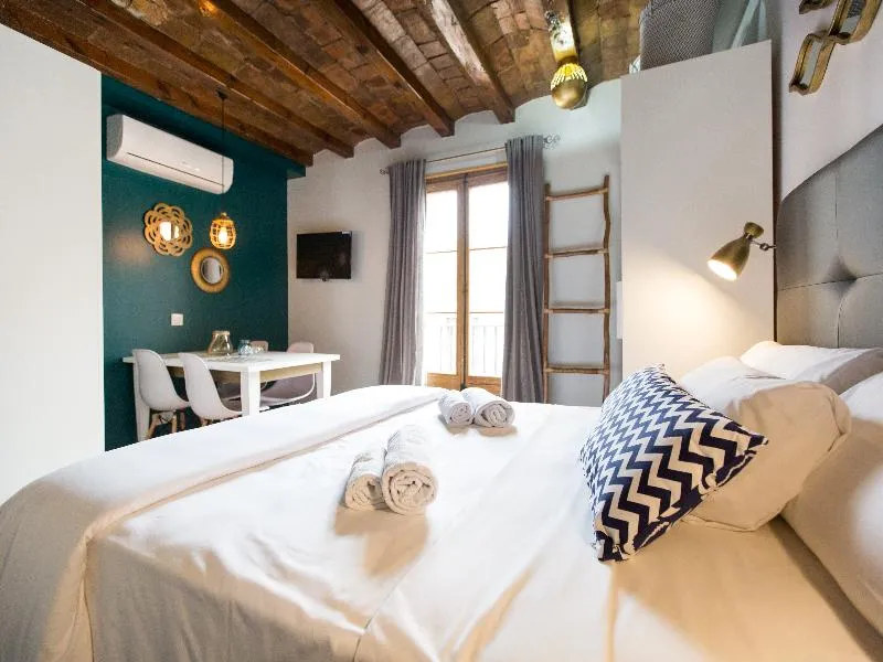 STUDIO SUPERIOR CAPACITY 4 Room, En Ferran by The Streets, Barcelona