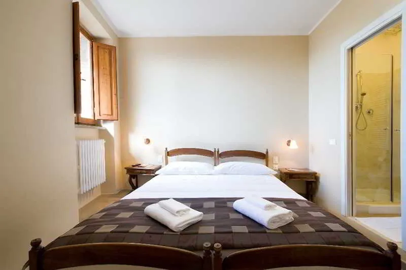 Room, Properzio, Perugia