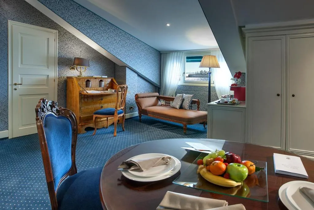 JUNIOR SUITE LAGOON VIEW Room, Londra Palace Venezia, Venice