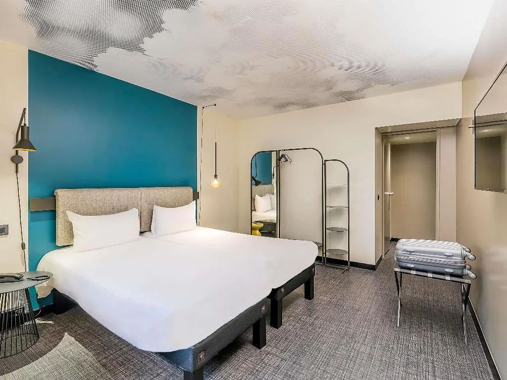 DOUBLE SUPERIOR WITH DOUBLE BED Room, Ibis Malaga Centro Ciudad, Costa Del Sol