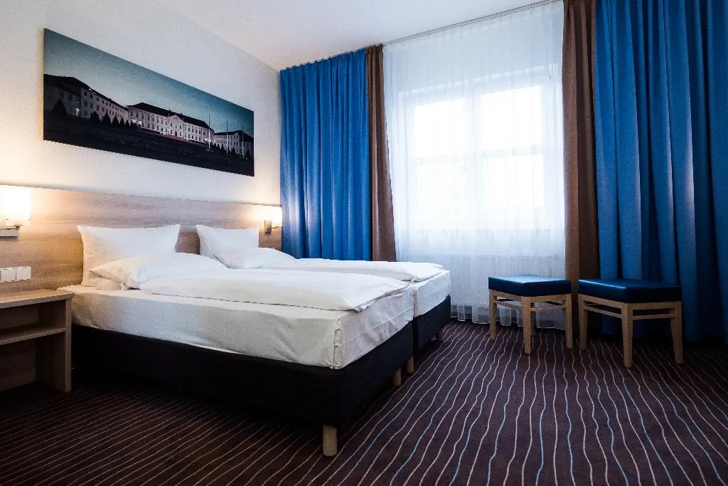TRIPLE COMFORT Room, Amber Econtel Berlin Charlottenburg, Berlin