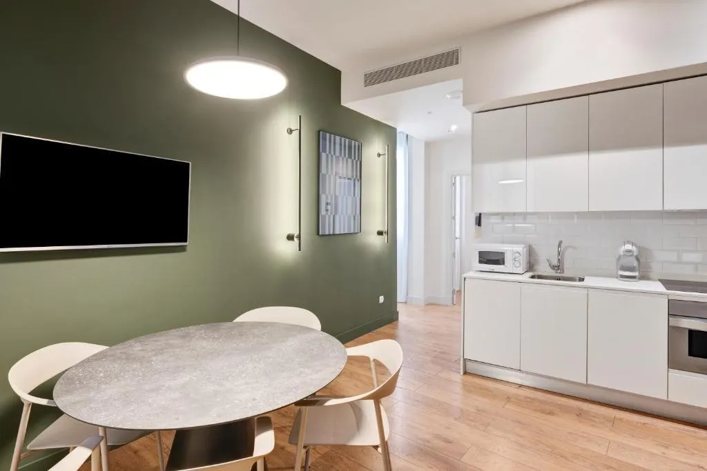 Room, B&B Apartamentos Madrid Centro Fuencarral 46, Madrid