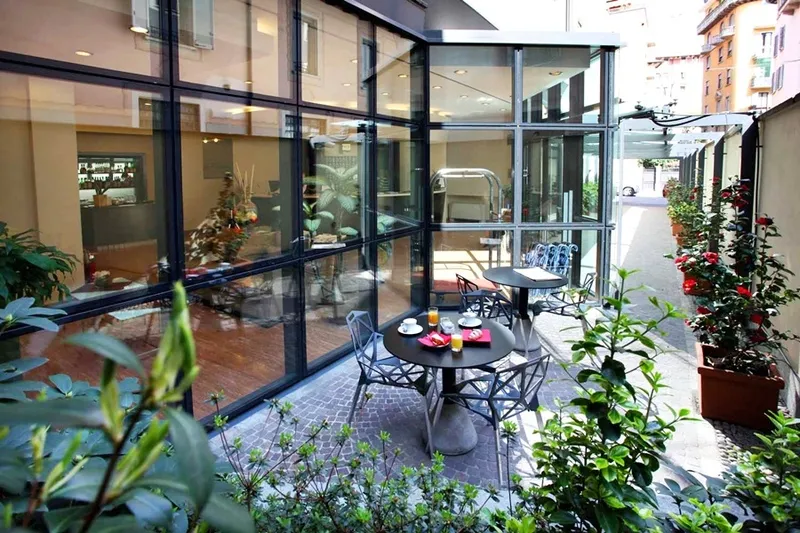 General view, Hotel Des Etrangers, Milan