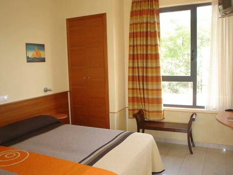 Room, Campo Olivar, Valencia