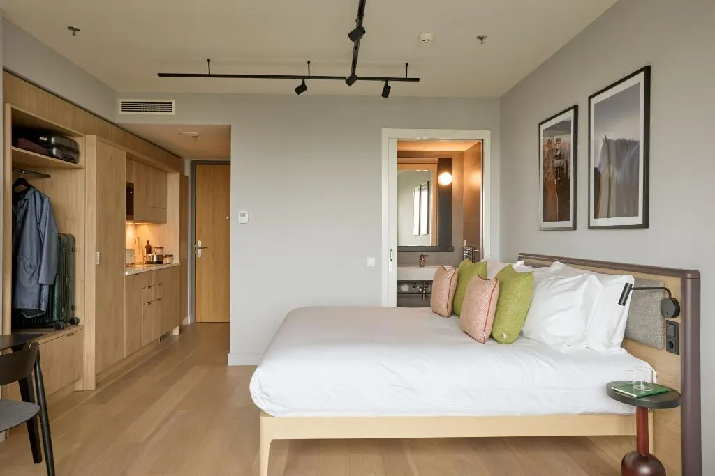 STUDIO WITH BALCONY Room, Wilde Amsterdam, Amsterdam