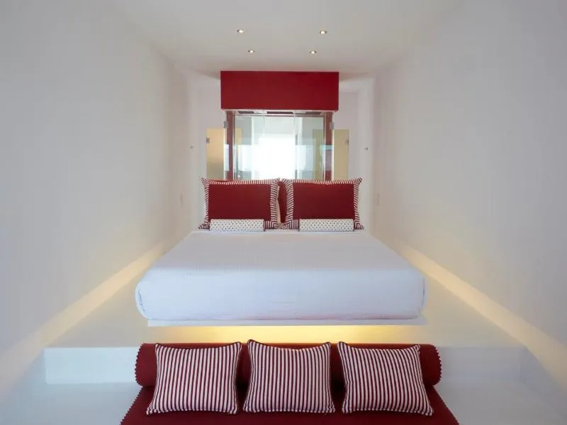 JUNIOR SUITE WITH JACUZZI Room, Adore Santorini, Santorini