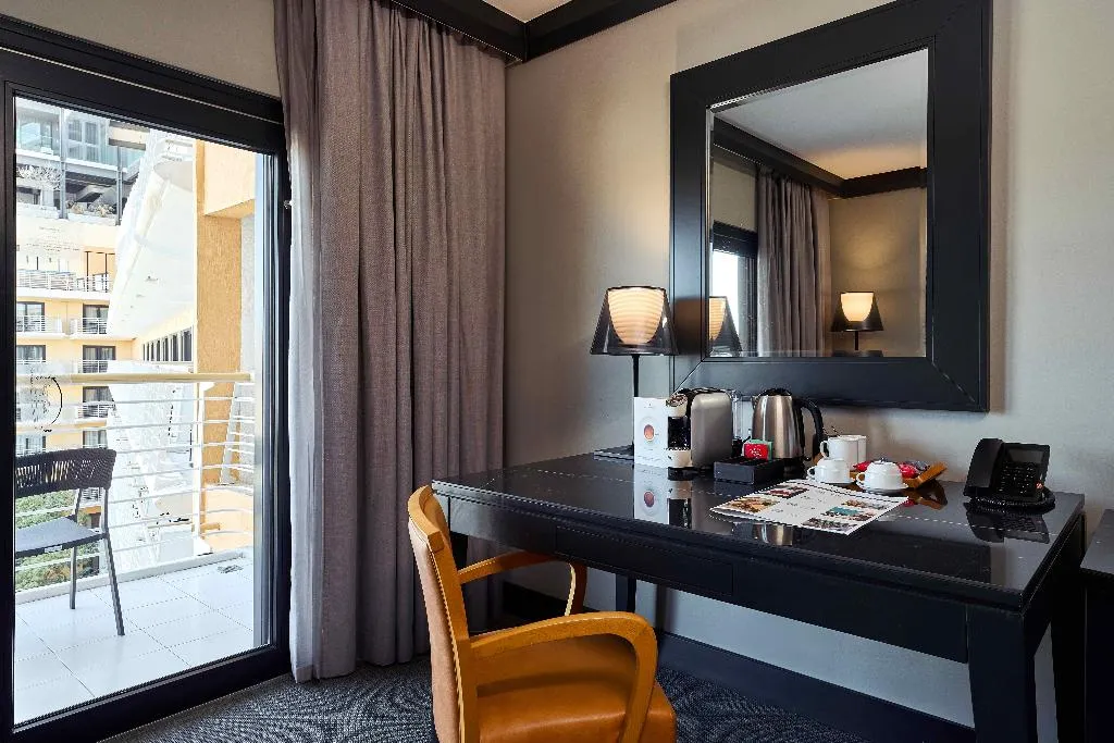 JUNIOR SUITE CLUB CITY VIEW Room, InterContinental Malta, Malta