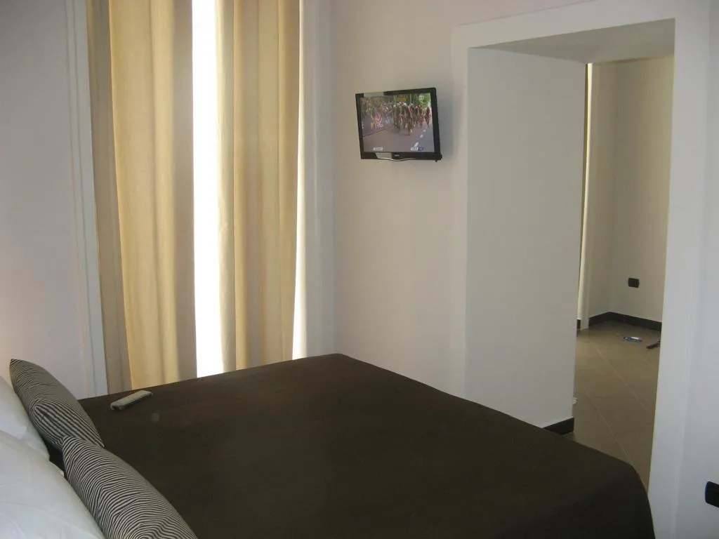 TRIPLE STANDARD Room, iBed Napoli B&B, Naples