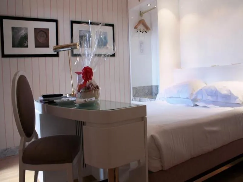 Room, Albani Firenze, Florence