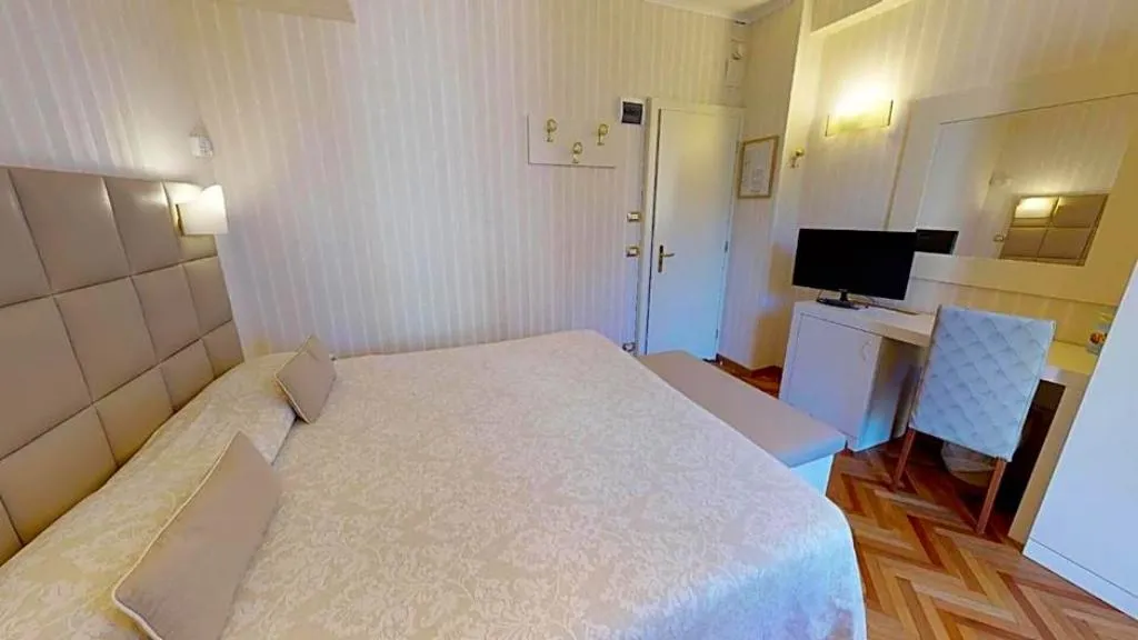 TRIPLE DELUXE Room, Hotel Metropole, Cagliari