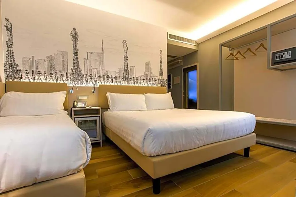 TRIPLE STANDARD Room, 43 Station Hotel, Milan