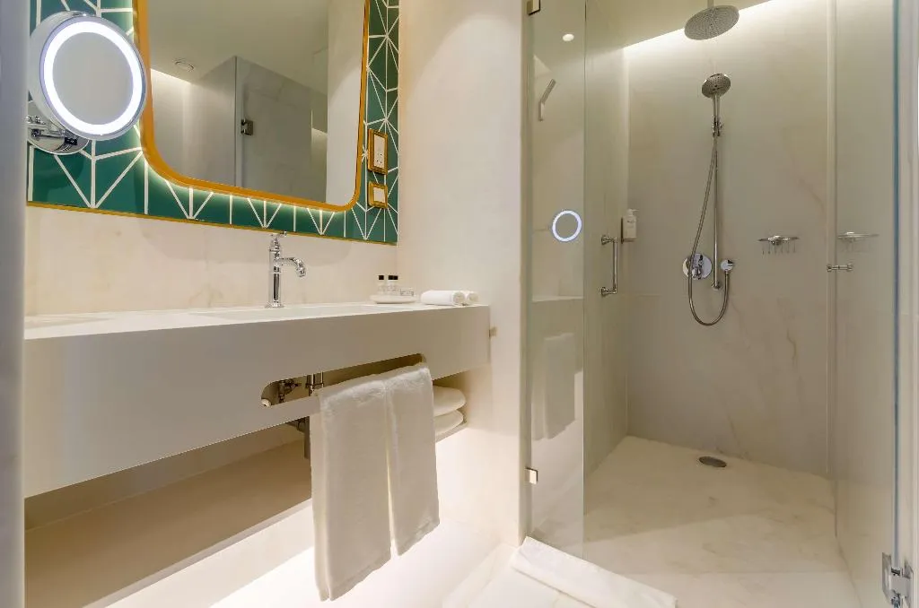 SUITE WITH TERRACE Room, The Emerald House Lisbon, Curio Collection by Hilt, Lisbon