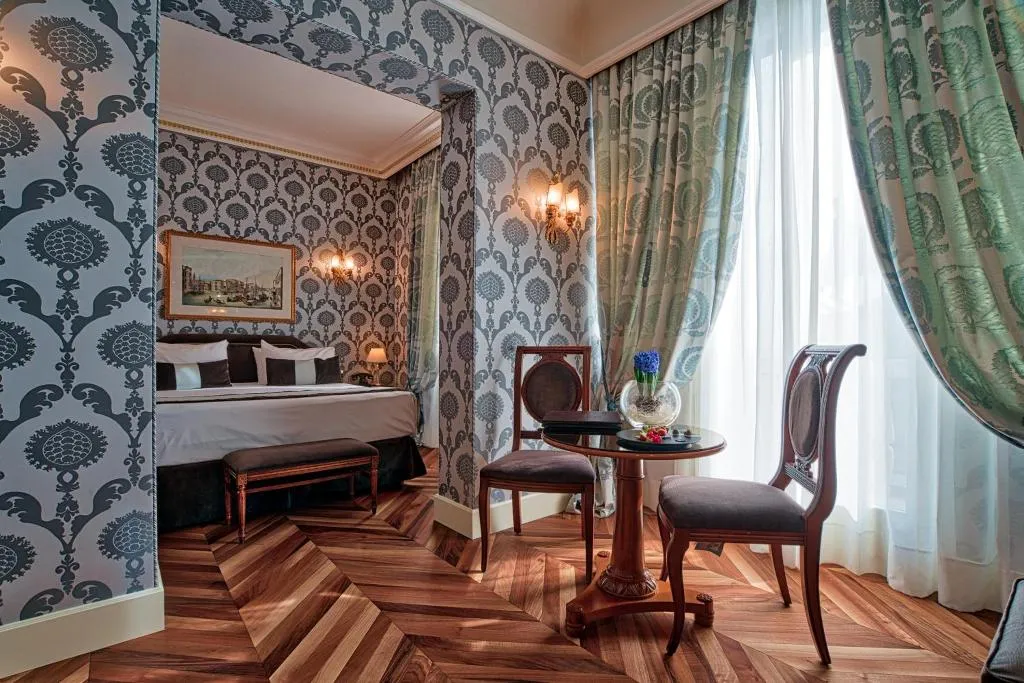 JUNIOR SUITE LAGOON VIEW Room, Londra Palace Venezia, Venice