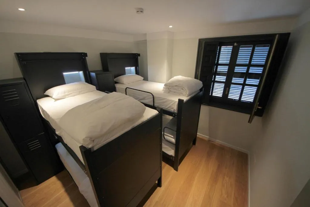 QUADRUPLE STANDARD Room, Complutum Hostel, Madrid