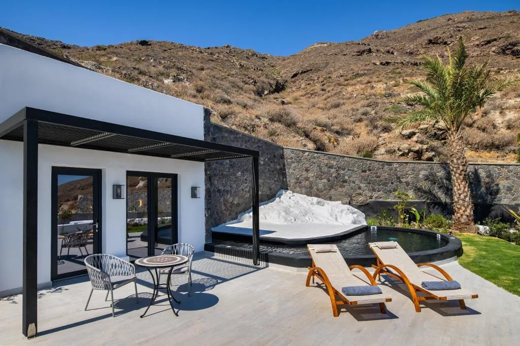 SUITE WITH PRIVATE POOL Room, Palm Island Suites, Santorini