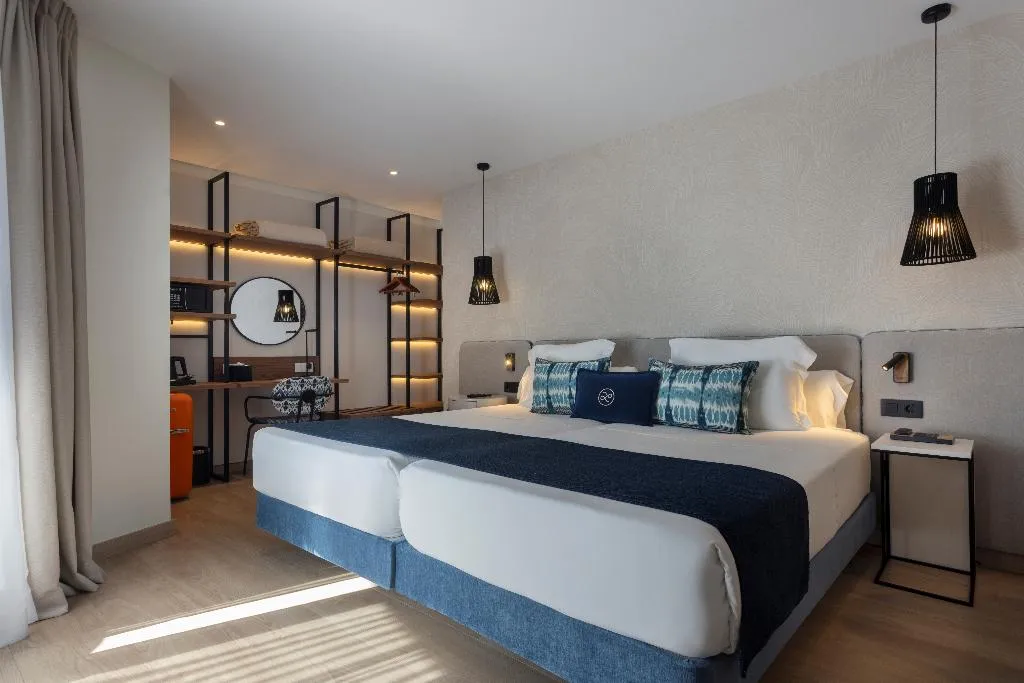 Room, Lima, Costa Del Sol