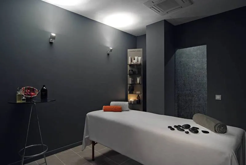 Sports and Entertainment, Axel Hotel Barcelona & Urban Spa, Barcelona