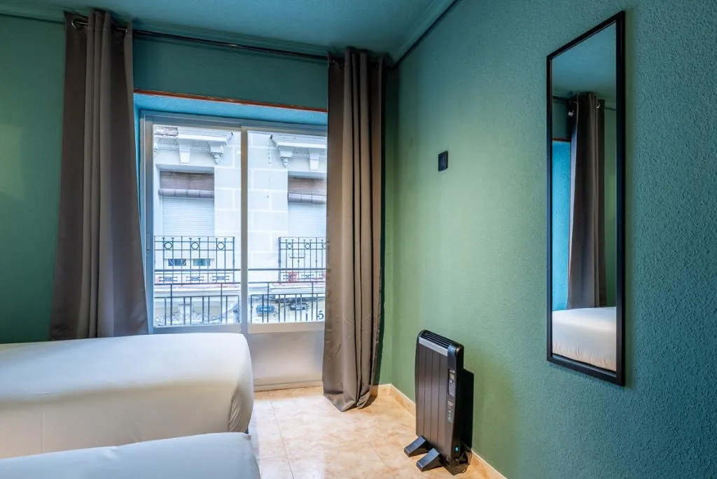 TRIPLE STANDARD Room, Ideal Hostel Madrid, Madrid